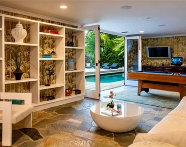7218 Mulholland - Photo Thumbnail 28