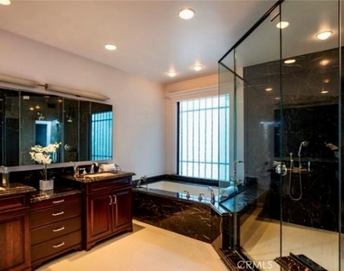 7218 Mulholland - Photo Thumbnail 23