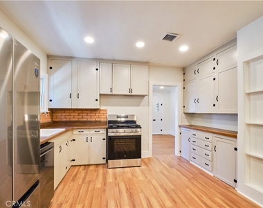 3045 Cedar - Photo Thumbnail 10