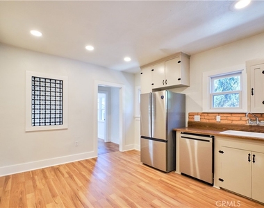 3045 Cedar - Photo Thumbnail 8