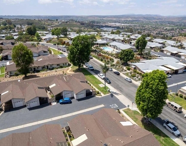 1025 Plover Way - Photo Thumbnail 24