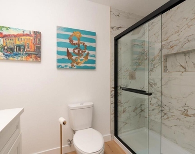 1025 Plover Way - Photo Thumbnail 8