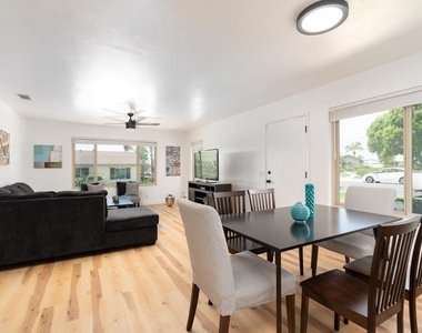 1025 Plover Way - Photo Thumbnail 5