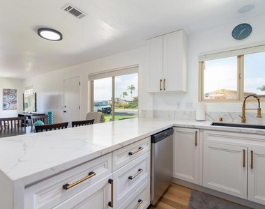 1025 Plover Way - Photo Thumbnail 6
