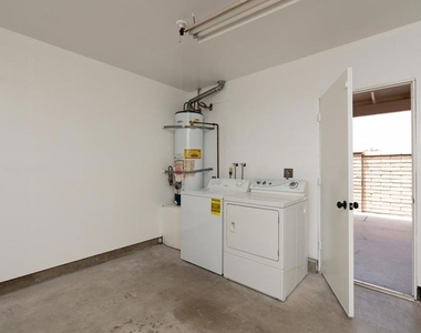 1025 Plover Way - Photo Thumbnail 11