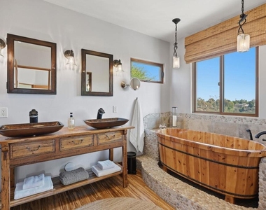 3811 Hiawatha Way - Photo Thumbnail 6