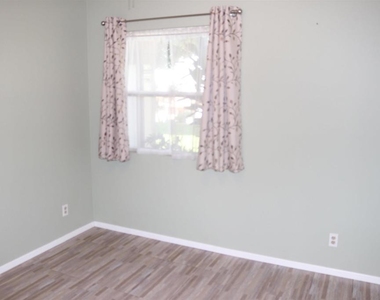 11235 Brockway Street - Photo Thumbnail 10