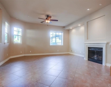 421 N Cedros Ave - Photo Thumbnail 8
