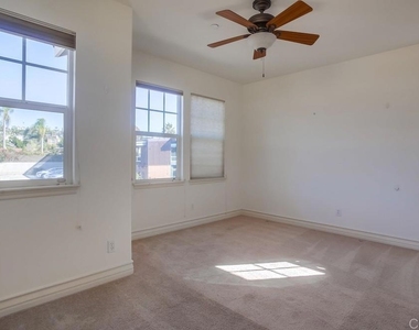 421 N Cedros Ave - Photo Thumbnail 37
