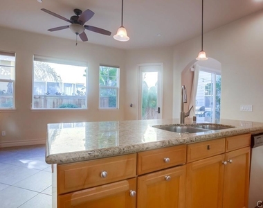 421 N Cedros Ave - Photo Thumbnail 20