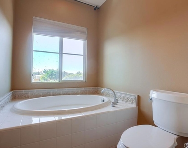 421 N Cedros Ave - Photo Thumbnail 31
