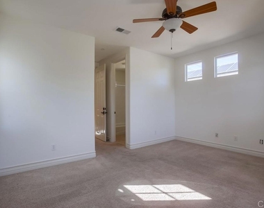 421 N Cedros Ave - Photo Thumbnail 39