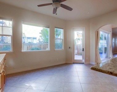 421 N Cedros Ave - Photo Thumbnail 17