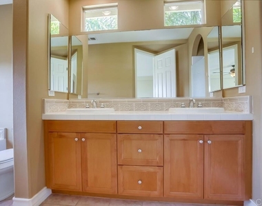421 N Cedros Ave - Photo Thumbnail 30