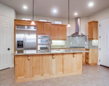 421 N Cedros Ave - Photo Thumbnail 15
