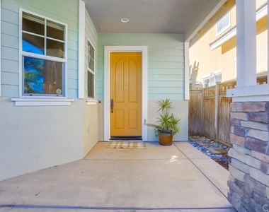 421 N Cedros Ave - Photo Thumbnail 5