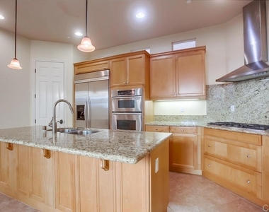 421 N Cedros Ave - Photo Thumbnail 18