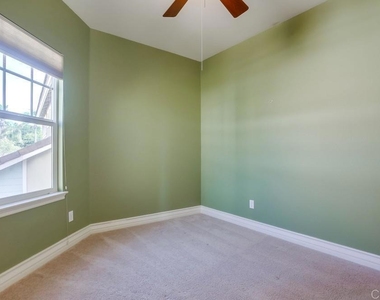 421 N Cedros Ave - Photo Thumbnail 34
