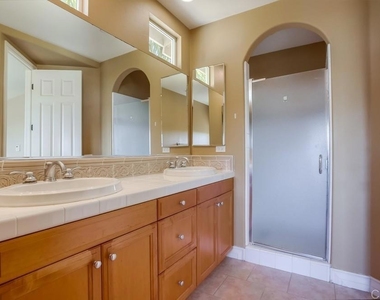 421 N Cedros Ave - Photo Thumbnail 29
