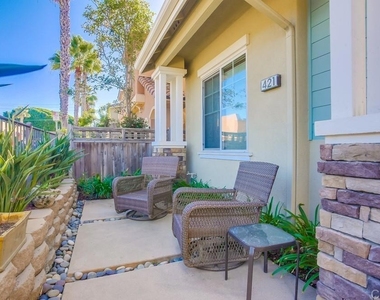 421 N Cedros Ave - Photo Thumbnail 4