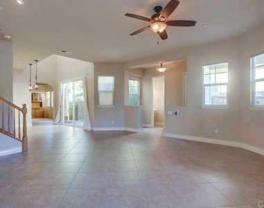 421 N Cedros Ave - Photo Thumbnail 7