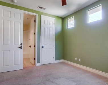 421 N Cedros Ave - Photo Thumbnail 33