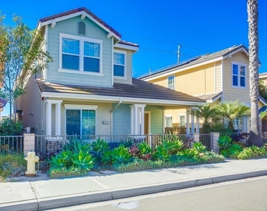 421 N Cedros Ave - Photo Thumbnail 1