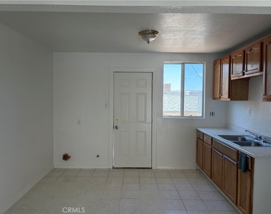 322 Maxine Avenue - Photo Thumbnail 6