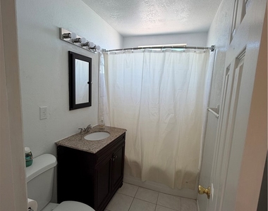 322 Maxine Avenue - Photo Thumbnail 7