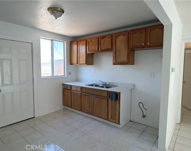 322 Maxine Avenue - Photo Thumbnail 5