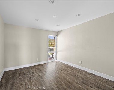 694 N Coast - Photo Thumbnail 12
