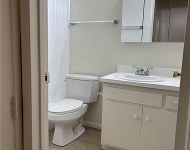 16578 Montego Way - Photo Thumbnail 14