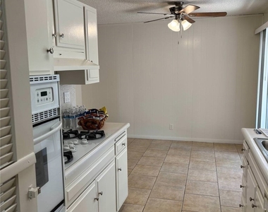 16578 Montego Way - Photo Thumbnail 5