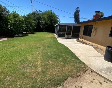 700 E Orangewood - Photo Thumbnail 15