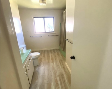 700 E Orangewood - Photo Thumbnail 8