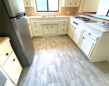 700 E Orangewood - Photo Thumbnail 9