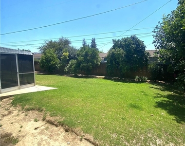 700 E Orangewood - Photo Thumbnail 13