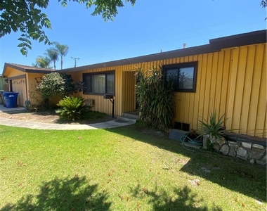 700 E Orangewood - Photo Thumbnail 1