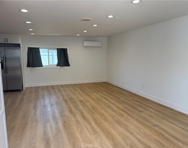 1395 B 3rd - Photo Thumbnail 3