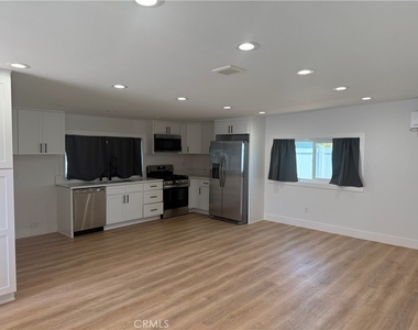 1395 B 3rd - Photo Thumbnail 6