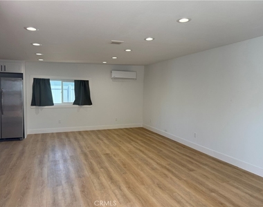 1395 B 3rd - Photo Thumbnail 2