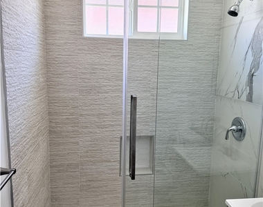 201 S Rowan Avenue - Photo Thumbnail 1