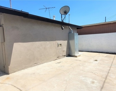 201 S Rowan Avenue - Photo Thumbnail 11