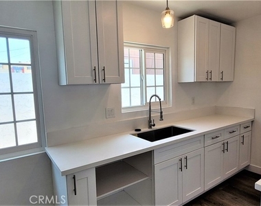 201 S Rowan Avenue - Photo Thumbnail 3
