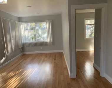 1425 Oxford St - Photo Thumbnail 2
