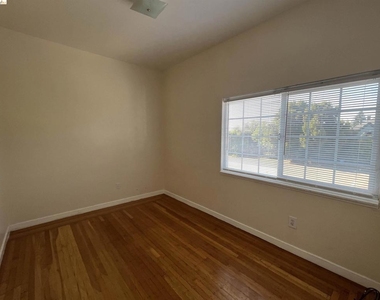 3244 Ellis St - Photo Thumbnail 1