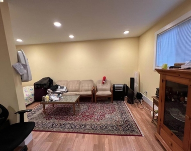 1423 Oxford St - Photo Thumbnail 1