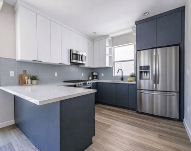 6702 Balboa Boulevard - Photo Thumbnail 2