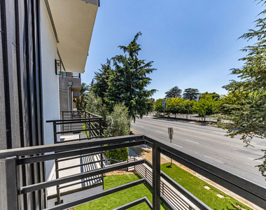 6702 Balboa Boulevard - Photo Thumbnail 21