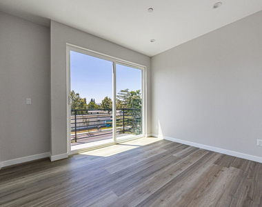 6702 Balboa Boulevard - Photo Thumbnail 9